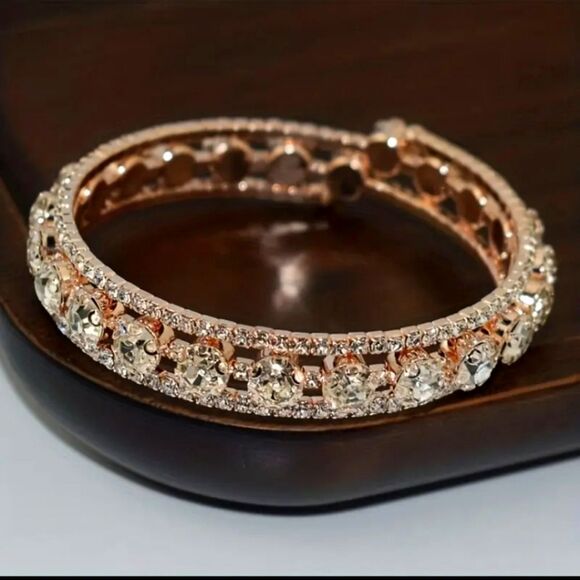 Gold Luxury Diamond Bangle Bracelet - Picture 3 of 4